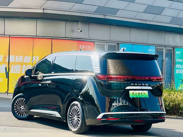 Фото 4 - Denza D9