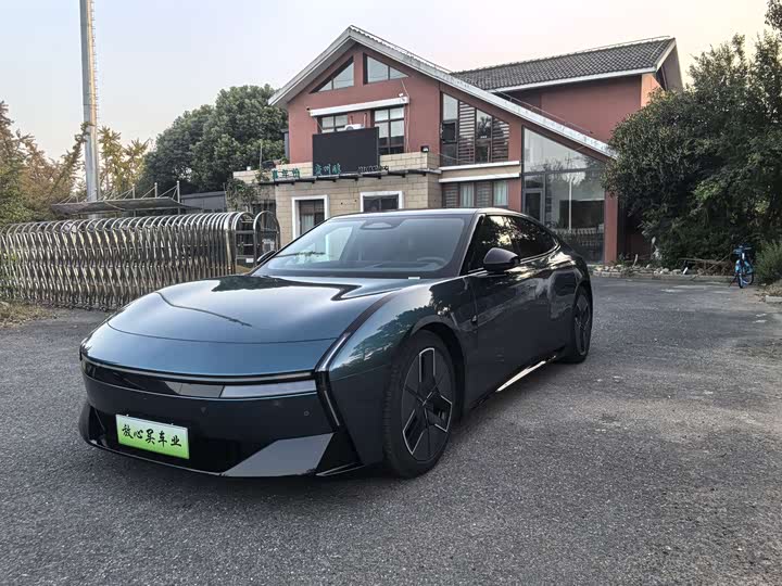 Фото 1 - XPeng P7