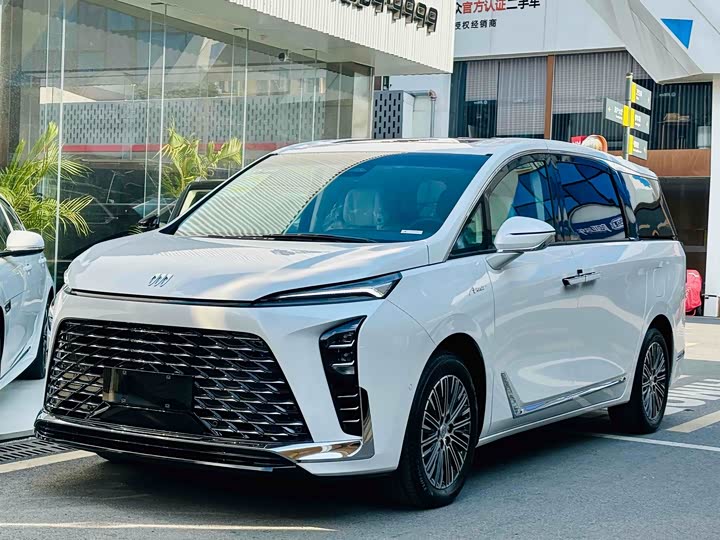 Фото 1 - Buick GL8 Hybrid