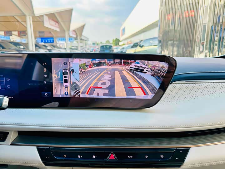 Фото 11 - Buick GL8 Hybrid