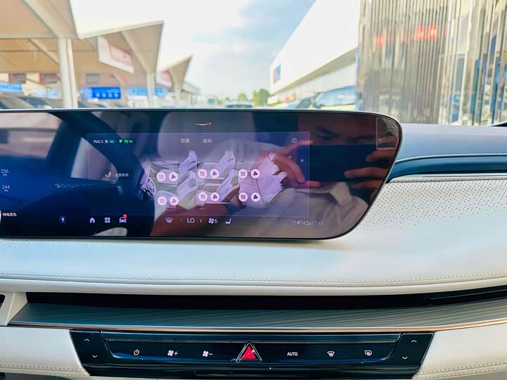 Фото 12 - Buick GL8 Hybrid