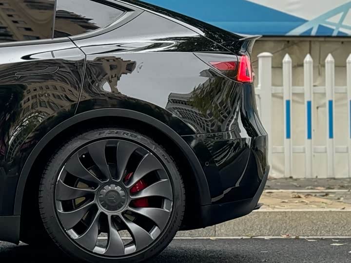 Фото 11 - Tesla Model Y