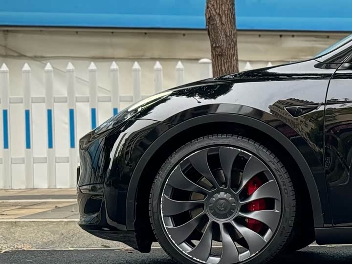 Фото 9 - Tesla Model Y