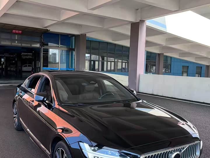 Фото 2 - Volvo S90