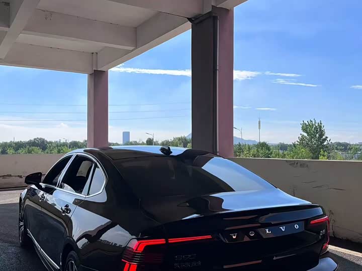 Фото 3 - Volvo S90