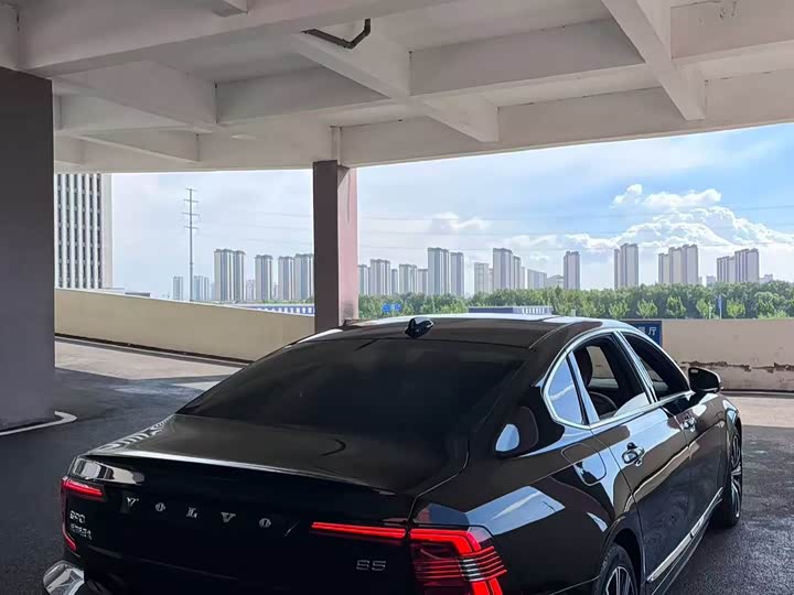 Фото 4 - Volvo S90