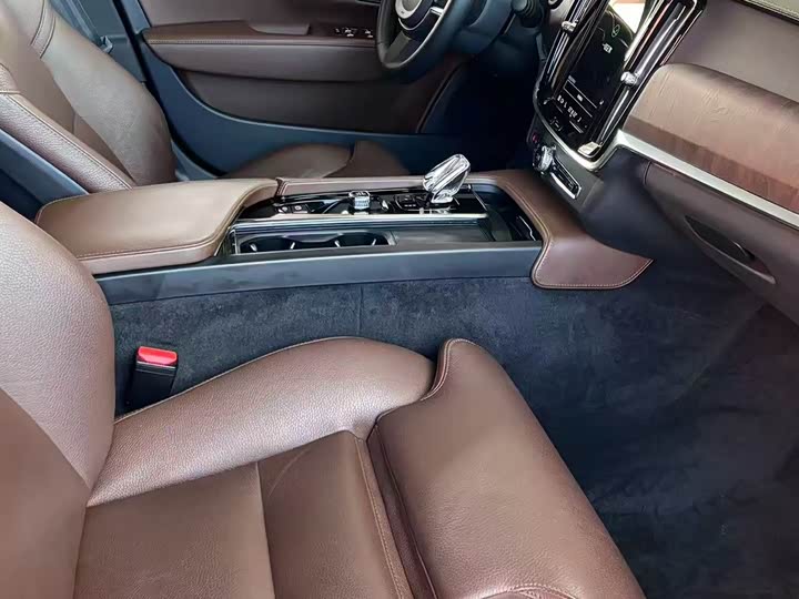 Фото 9 - Volvo S90