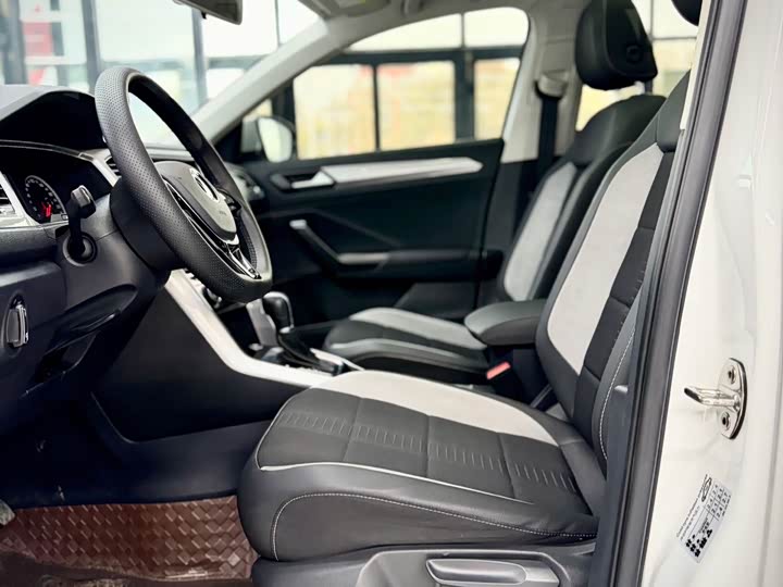 Фото 10 - Volkswagen T-Roc