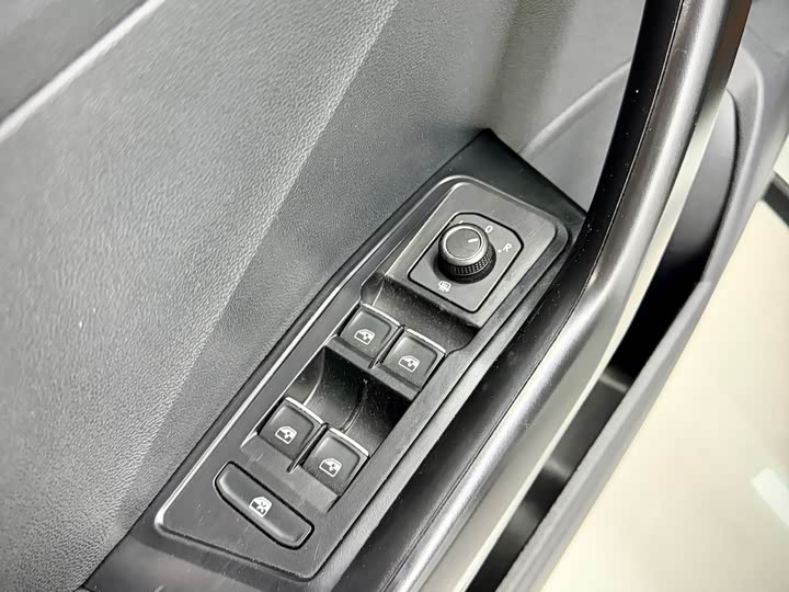 Фото 11 - Volkswagen T-Roc