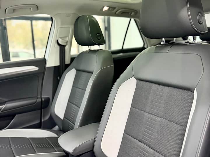 Фото 14 - Volkswagen T-Roc