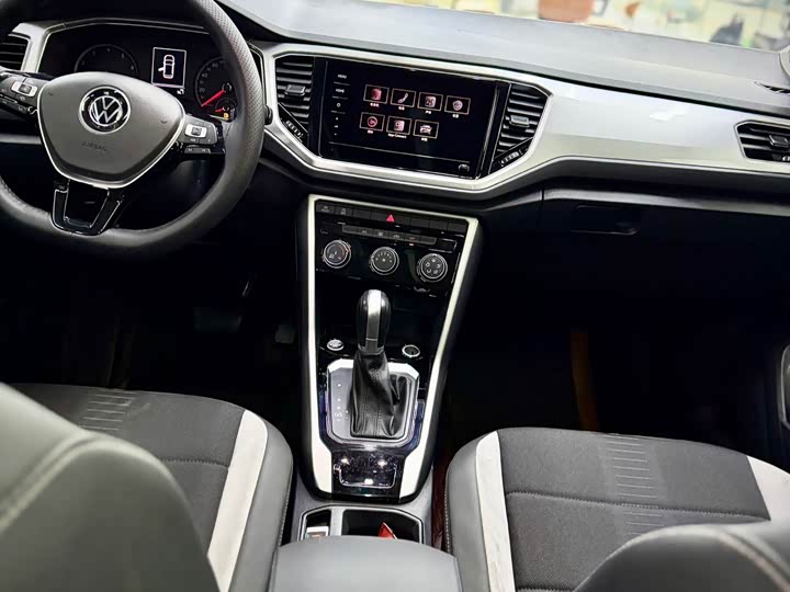 Фото 17 - Volkswagen T-Roc