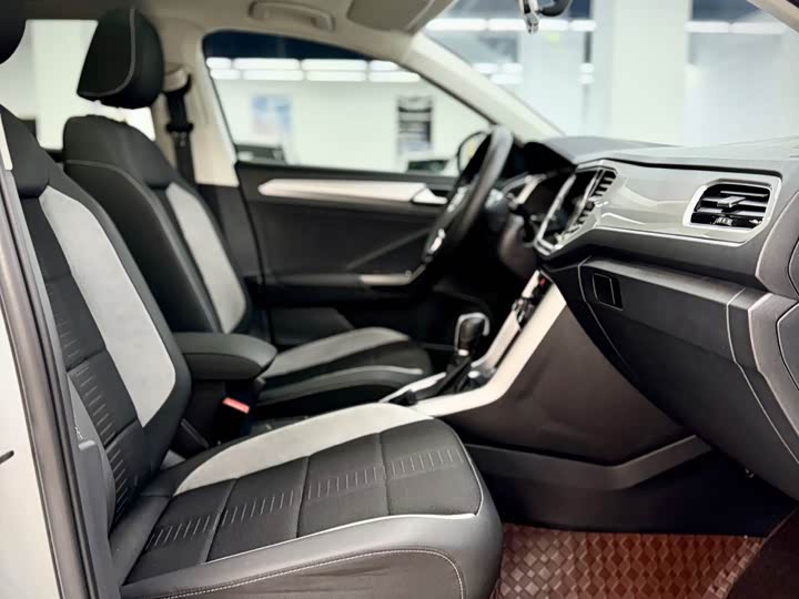 Фото 21 - Volkswagen T-Roc