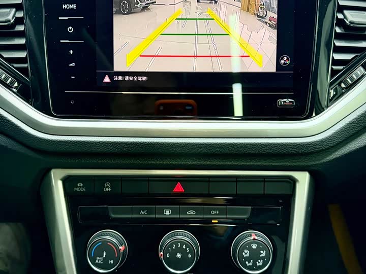 Фото 23 - Volkswagen T-Roc