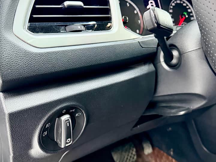 Фото 24 - Volkswagen T-Roc