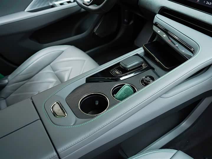 Фото 10 - Zeekr 001