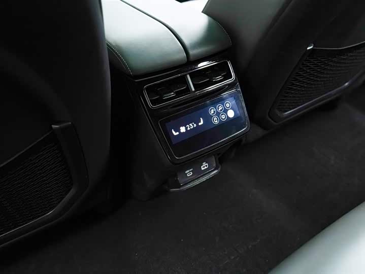 Фото 13 - Zeekr 001