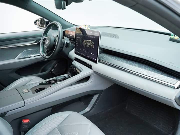 Фото 15 - Zeekr 001