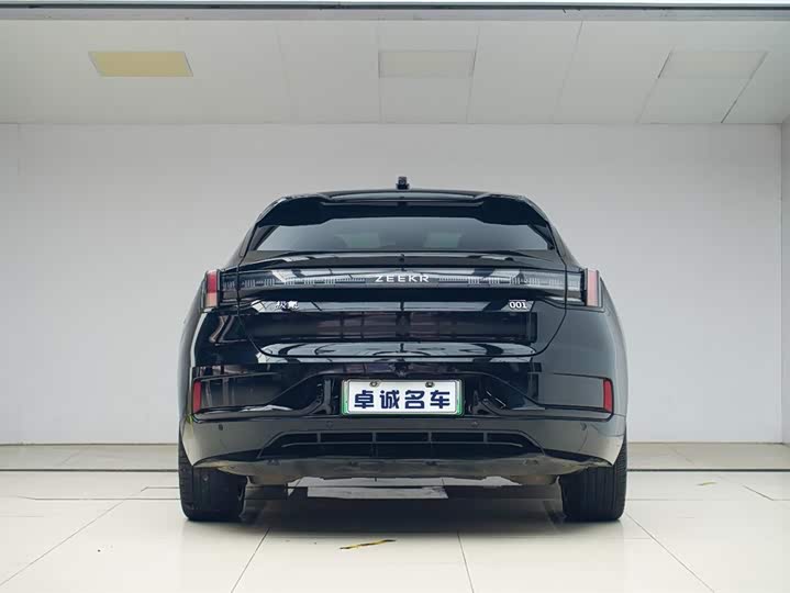 Фото 17 - Zeekr 001