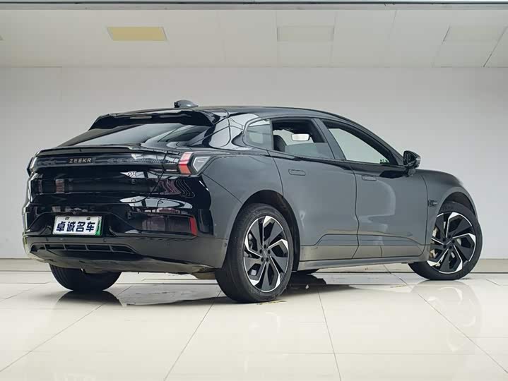 Фото 18 - Zeekr 001