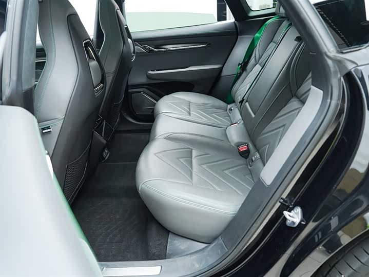 Фото 4 - Zeekr 001