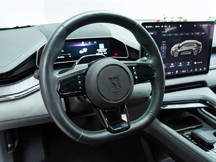 Фото 6 - Zeekr 001