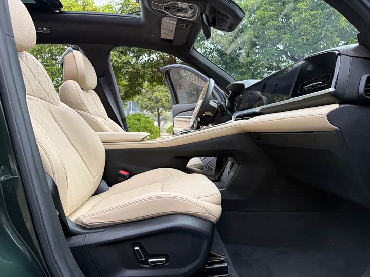 Фото 15 - Geely Monjaro