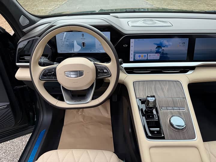 Фото 18 - Geely Monjaro