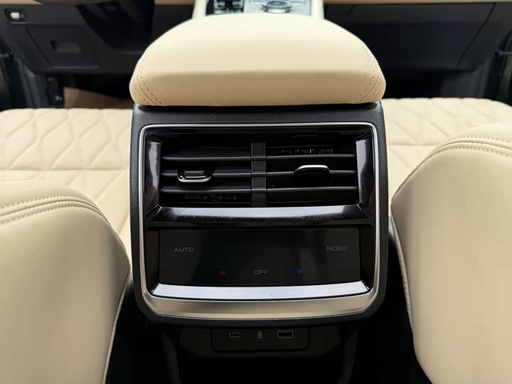 Фото 26 - Geely Monjaro