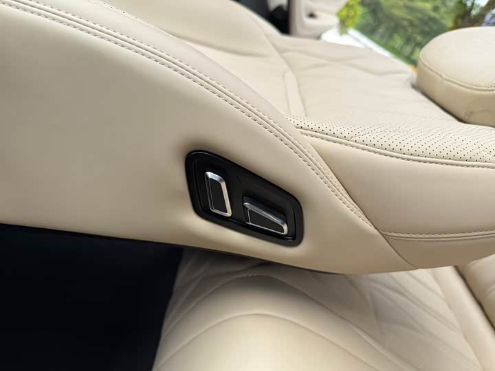 Фото 28 - Geely Monjaro