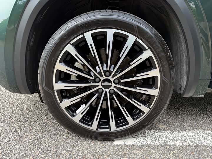 Фото 32 - Geely Monjaro