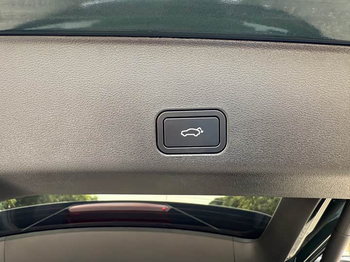 Фото 36 - Geely Monjaro