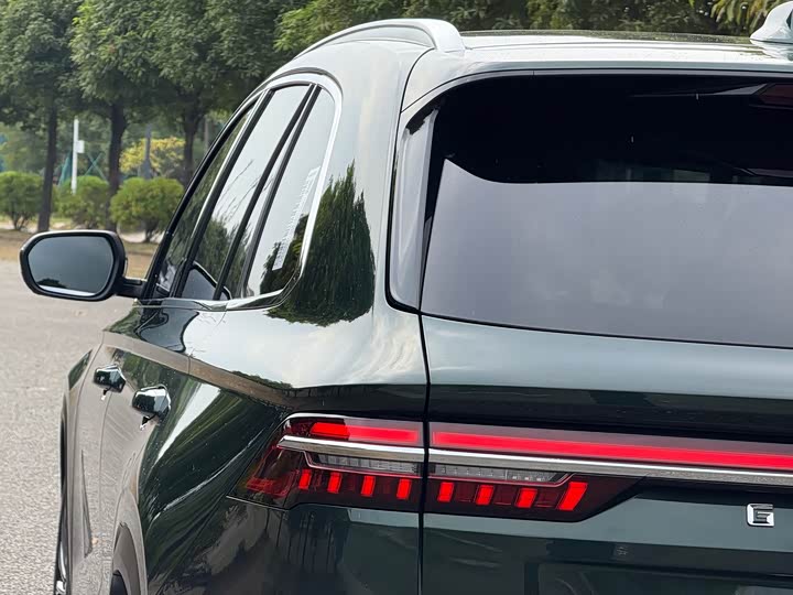 Фото 9 - Geely Monjaro