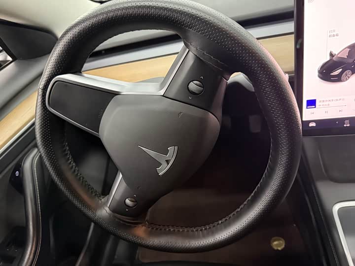 Фото 8 - Tesla Model 3