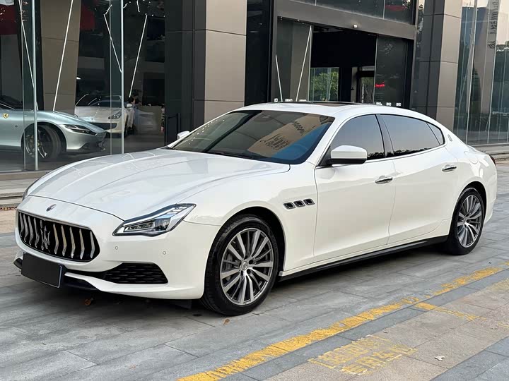 Фото 1 - Maserati Quattroporte