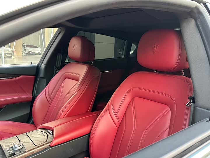 Фото 10 - Maserati Quattroporte