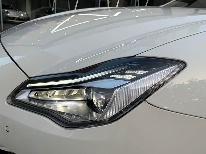 Фото 11 - Maserati Quattroporte