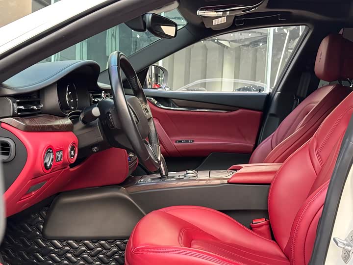 Фото 13 - Maserati Quattroporte