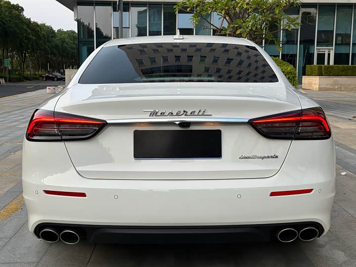 Фото 17 - Maserati Quattroporte