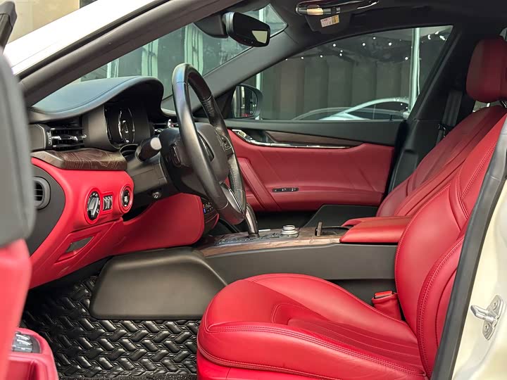 Фото 4 - Maserati Quattroporte