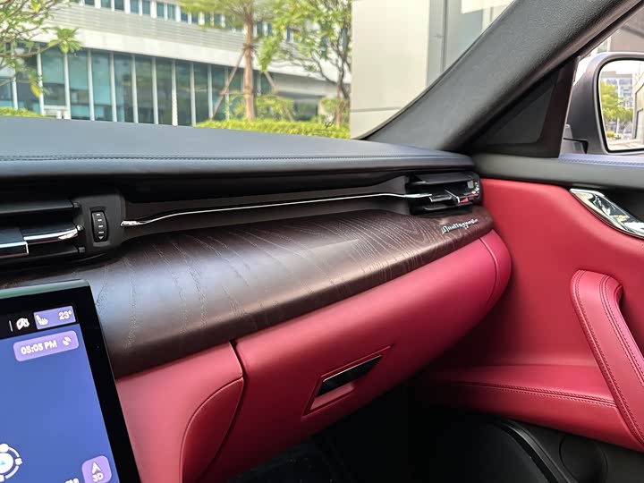 Фото 5 - Maserati Quattroporte