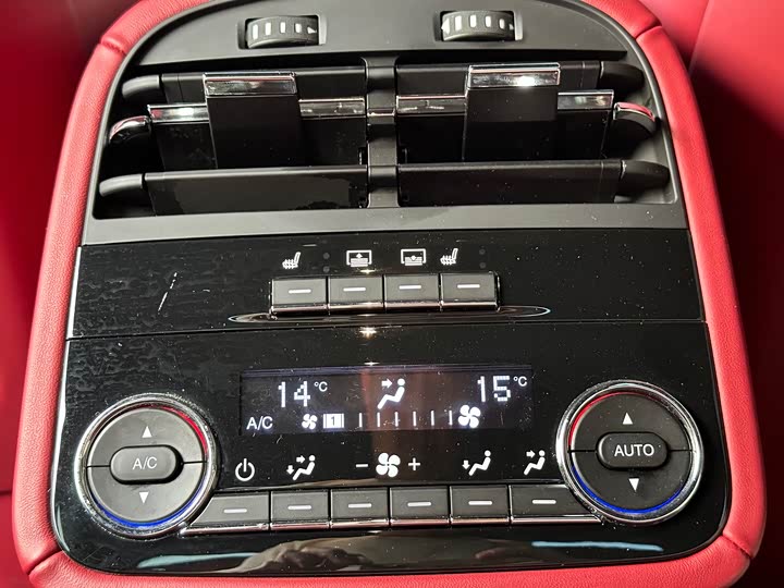 Фото 7 - Maserati Quattroporte