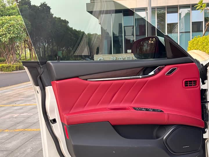 Фото 8 - Maserati Quattroporte