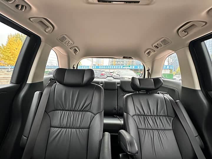 Фото 9 - Honda Odyssey