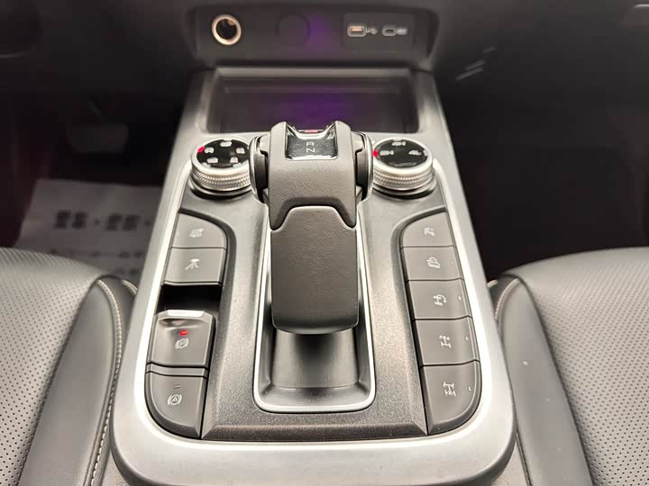 Фото 14 - Tank 300