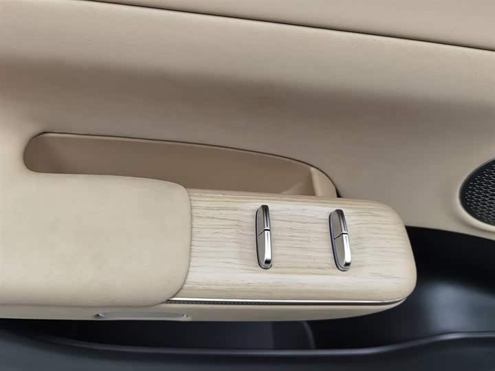 Фото 9 - Exeed Sterra ET