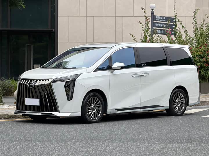 Фото 1 - GAC Trumpchi M8