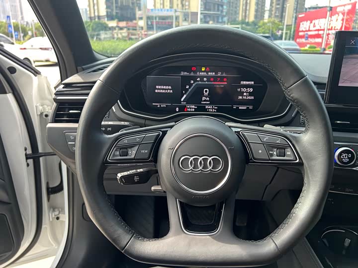 Фото 12 - Audi A4L
