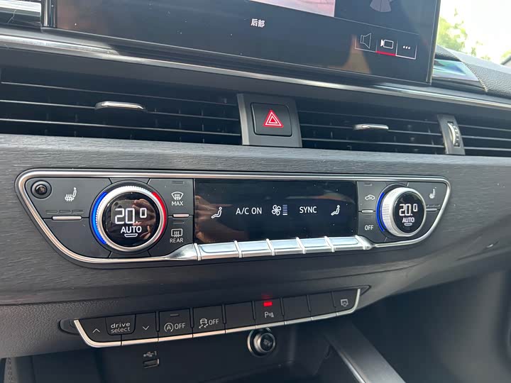 Фото 15 - Audi A4L