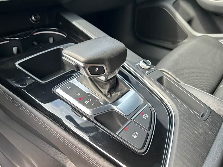 Фото 16 - Audi A4L