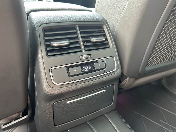 Фото 19 - Audi A4L